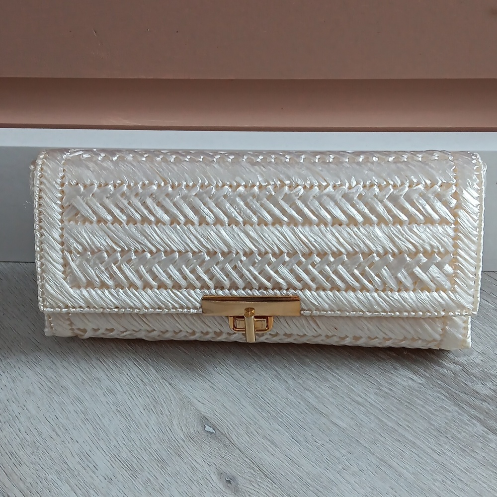Vintage woven clutch